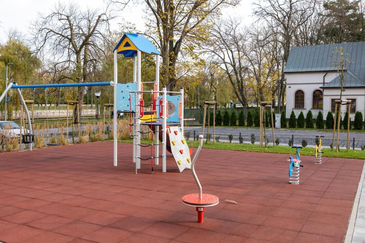 Apartamenty Platany Z Parkingiem By Noclegi Renters Kołobrzeg Exteriör bild
